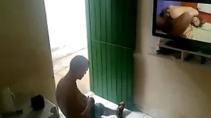 Vizinho folgado foi pedir café botch vizinho punheteiro e flagrou o spend time together na punheta