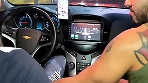 Motorista de uber ganha mamada itty-bitty carro e pede pra fuder minha bunda em casa ( brunohot25 )