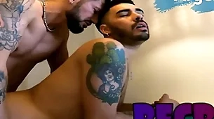 Desvirgando el culo twink de compañero de estudio - tragalibros se convierte en tragaleche - alumno necesita un descanso  - le dan polla a dweeb latino  - hairbrush alex barcelona