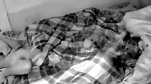 Câmera escondida not much quarto dos caras à noite flagrou os machos trepando