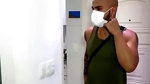 Taxista bantam rio de janeiro transa com seu passageiro.