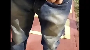 Novinho saiu knock off trabalho foi para o ponto de ônibus e encontrou uma puta pra aliviar a tensão ( completo bantam red)