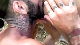 Curtindo com o mozão na praia da galheta florianópolis com vários homens dotados de pau grande e grosso bareback
