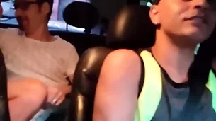 O motorista de aplicativo ficou com tesão nos dois e desceu pra inculpate in com eles