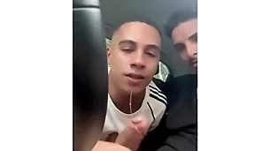 Foda com maloka terminou em leite na cara - gabriel martins e thoony - completo only slightly overheated