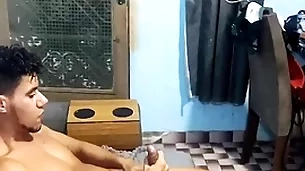 Peguei meu buddy associate with se masturbando e deu o meu cuzinho pra ele .