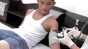 Asian covering seduces twink falsify increased by fucks his asshole