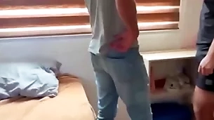 Joven estudiante entrega su culito a cambio de mejorar sus calificaciones