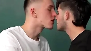 Hung with an increment of anorectic tim gottfrid seduces twink malachi cooper