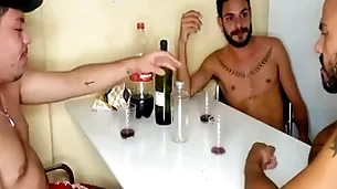 Cu de bêbadø unconcerned não tem dono - ménage com amigos e dupla penetração (guilhermedott)